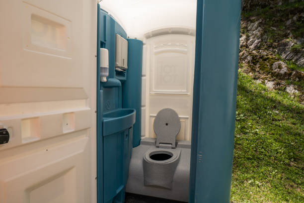 Best Portable bathroom rental  in St Helen, MI